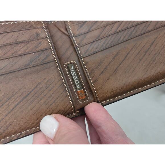 Vtg Fossil Distressed Brown Leather Fold Wallet Tan Stitching Mens - Picture 5 of 9